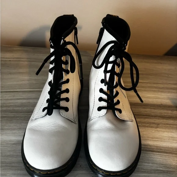 Dr. Martens Men’s White Boots - Picture 4 of 6